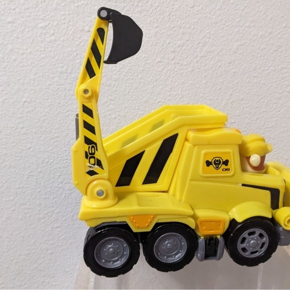 Paw Patrol Rubble's Ultimate Rescue Bulldozer, Moving Scoop and Lift & Mini - Picture 12 of 16